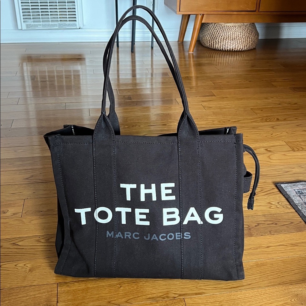 Marc Jacob’s THE tote bag- size large black canvas